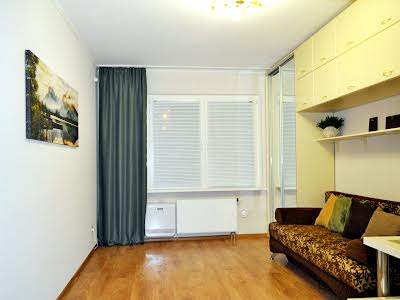 квартира за адресою Софії Русової вул., 3