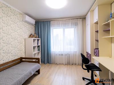 квартира по адресу Радужная ул., 10