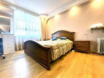 квартира за адресою Святошинська пл., 1