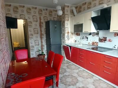 квартира за адресою Анни Ахматової вул., 22
