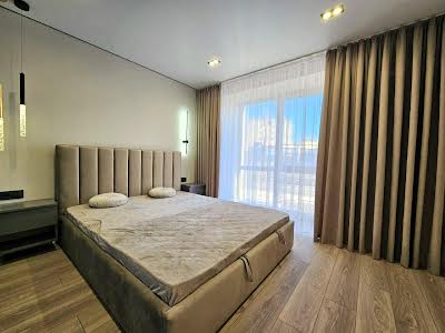 квартира за адресою Довженка вул., 32