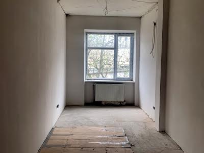 комерційна за адресою Плугова вул., 6