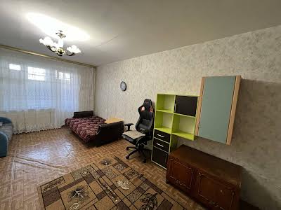 квартира за адресою Машинобудівників вул., 1-В