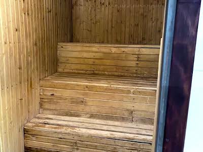комерційна за адресою Соборності вул., 142