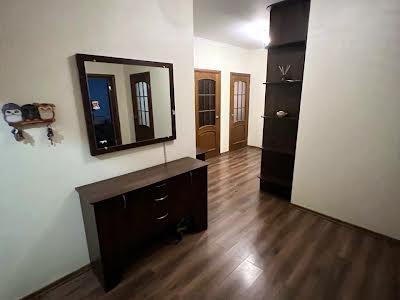 квартира за адресою Анни Ахматової вул., 22