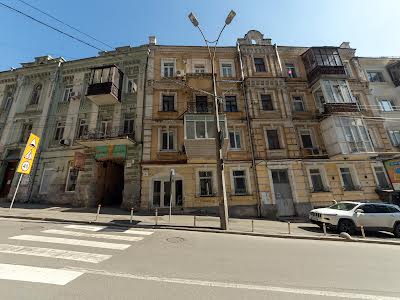 комерційна за адресою Круглоуніверситетська вул., 4