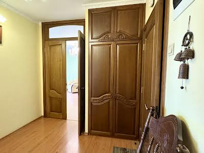 квартира за адресою Дмитра Яворницького просп. (Карла Маркса), 45