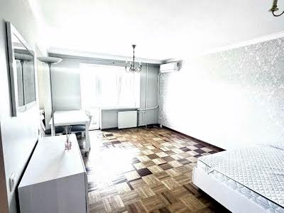 квартира за адресою Родини Крушельницьких вул., 7