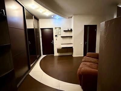 квартира за адресою Анни Ахматової вул., 13б