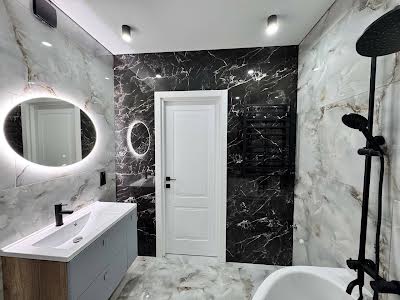 квартира за адресою Степана Бандери вул., 1