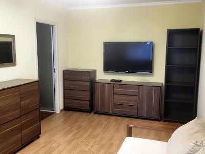 квартира за адресою Патріарха Мстислава Скрипника вул., 11