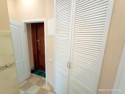 комерційна за адресою Прохоровська вул., 7