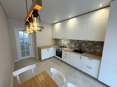 квартира за адресою Височана вул., 18