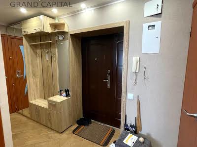 квартира за адресою Ореста Левицького вул. (Академіка Курчатова), 11