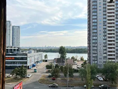 квартира за адресою Героїв полку 