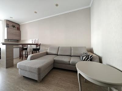 квартира за адресою Літературна вул., 12а