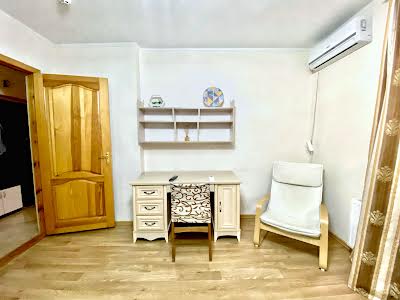 квартира за адресою Смілянська вул., 15
