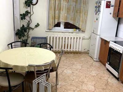 квартира за адресою Драгоманова вул., 12