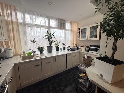 квартира за адресою Педагогічна вул., 27