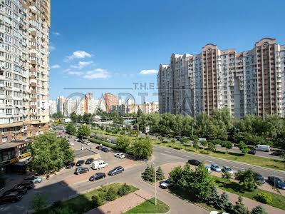 квартира за адресою Анни Ахматової вул., 22