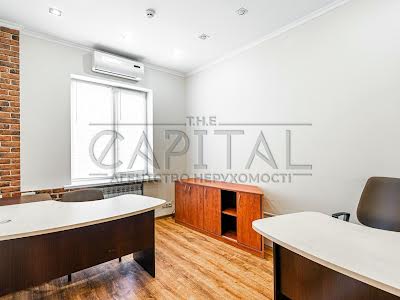 комерційна за адресою Оболонська вул., 21