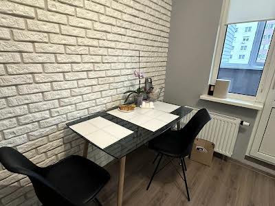 квартира за адресою Софії Русової вул., 3