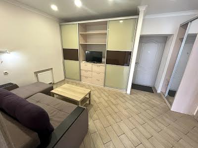 квартира за адресою Левка Лук'яненка вул. (Василя Жуковського), 18
