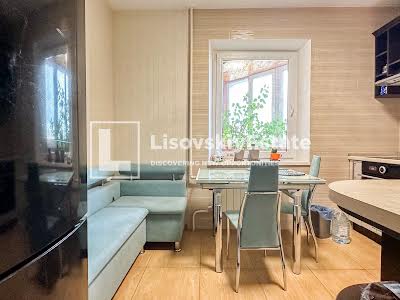 квартира за адресою Анни Ахматової вул., 4
