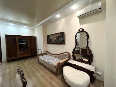 квартира по адресу Французский бульв., 1