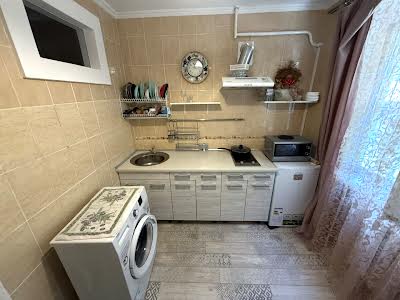квартира за адресою Євгена Гребінки вул., 27