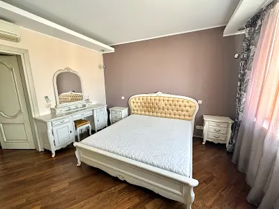 квартира за адресою Дніпровська набережна вул., 19-В