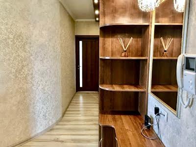 квартира за адресою Героїв Оборони вул., 10-А