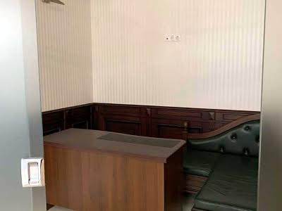 комерційна за адресою Інститутська вул., 18