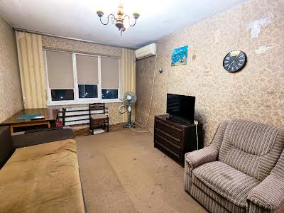 квартира за адресою Братиславська вул., 44/2