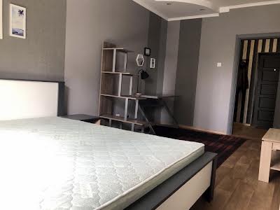квартира за адресою Михайла Максимовича вул. (Онуфрія Трутенка), 7