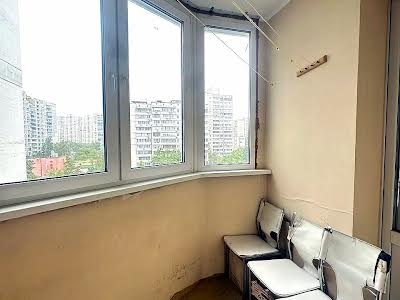 квартира за адресою Анни Ахматової вул., 16-Б