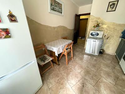 квартира за адресою Коновальця вул., 19