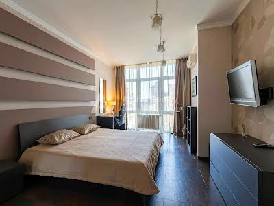 квартира за адресою Дмитрівська, 82