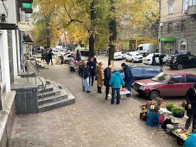 комерційна за адресою Незалежності вул. (Титова), 13р