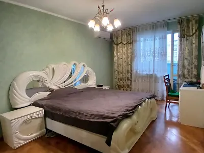 квартира за адресою Анни Ахматової вул., 43