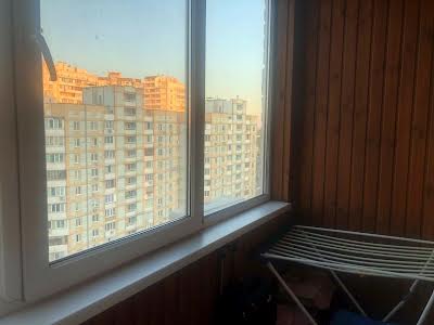квартира за адресою Лариси Руденко вул., 21