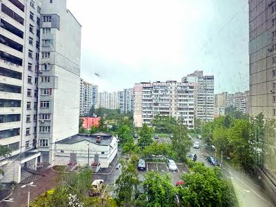 квартира за адресою Анни Ахматової вул., 16-Б