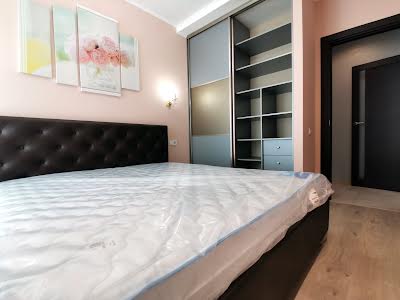 квартира за адресою Регенераторна вул., 4