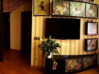 квартира за адресою Королеви Єлизавети ІІ вул. (Глинки), 2