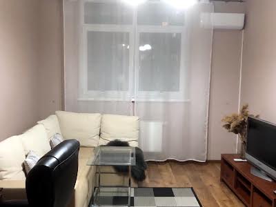квартира за адресою Сім'ї Кульженків вул. (Петра Дегтяренка), 33