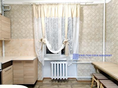 квартира за адресою Вокзальна пл. (Петровського), 1