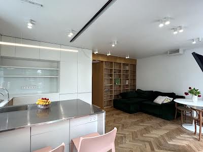 квартира за адресою Академіка Степана Рудницького вул., 34