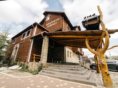 комерційна за адресою Степана Бандери, 30