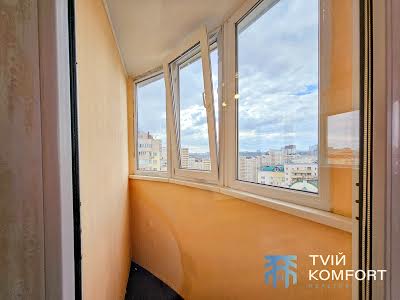 квартира за адресою Анни Ахматової вул., 48