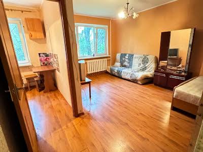 квартира за адресою Космонавтів вул., 44